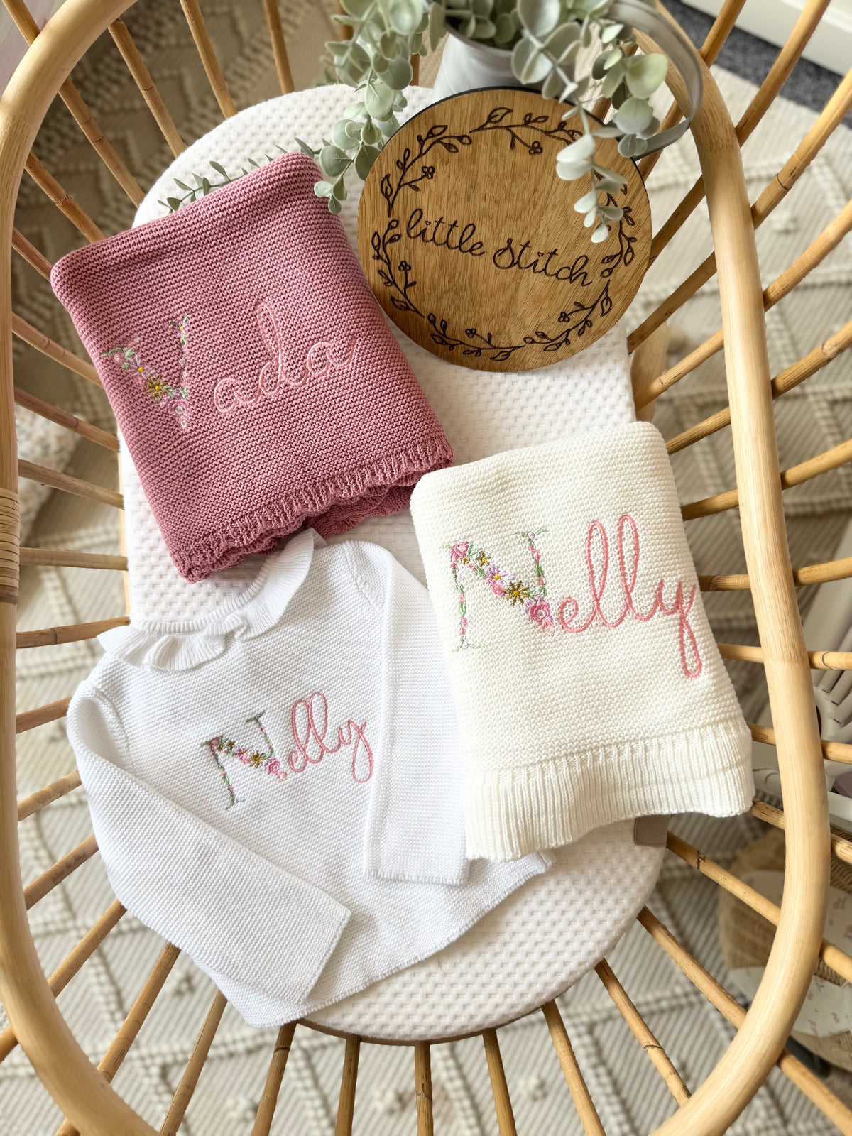 Small scallop edge blanket - floral first letter