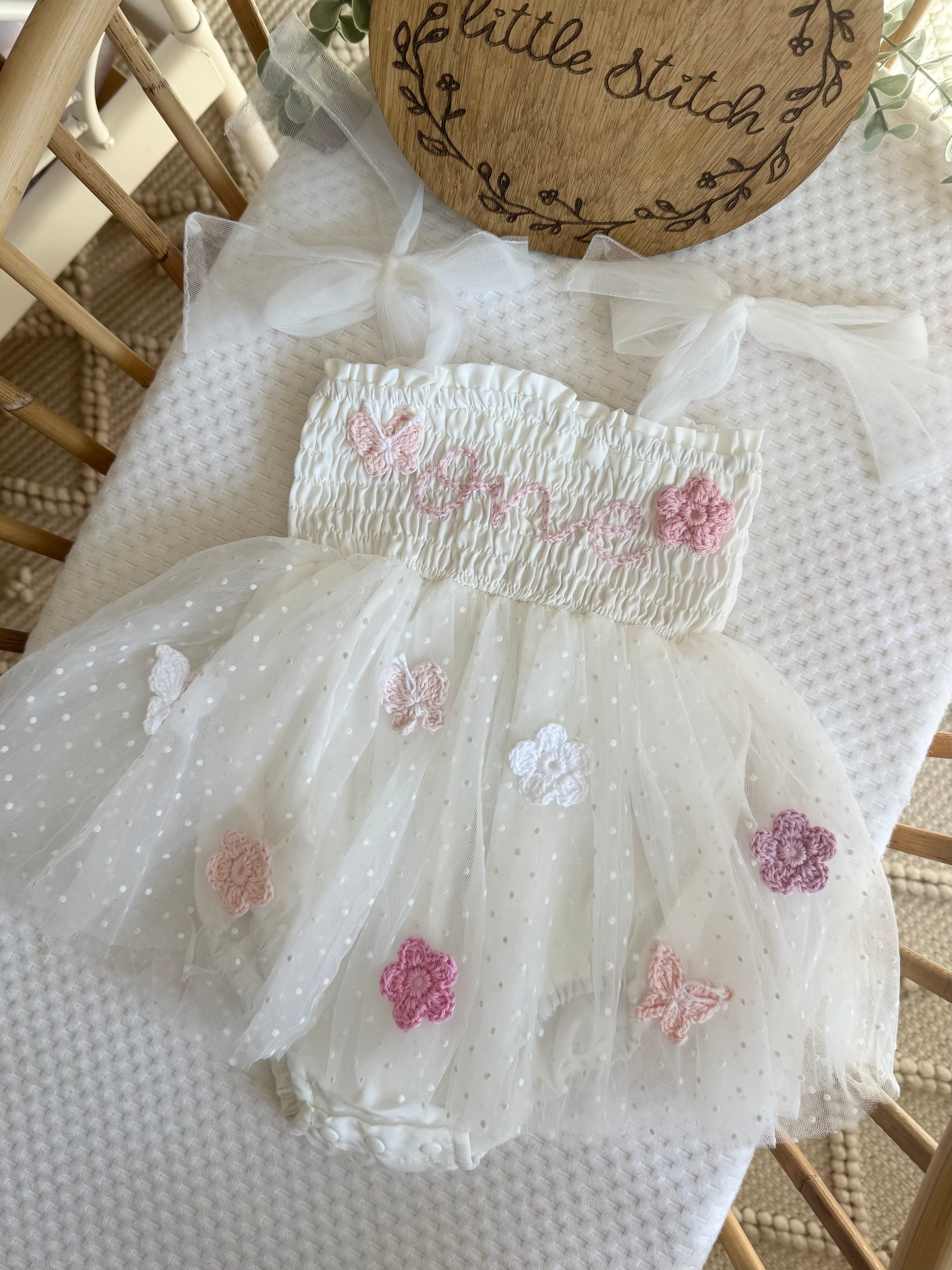 White crotchet dress 12-18m (smaller fit)