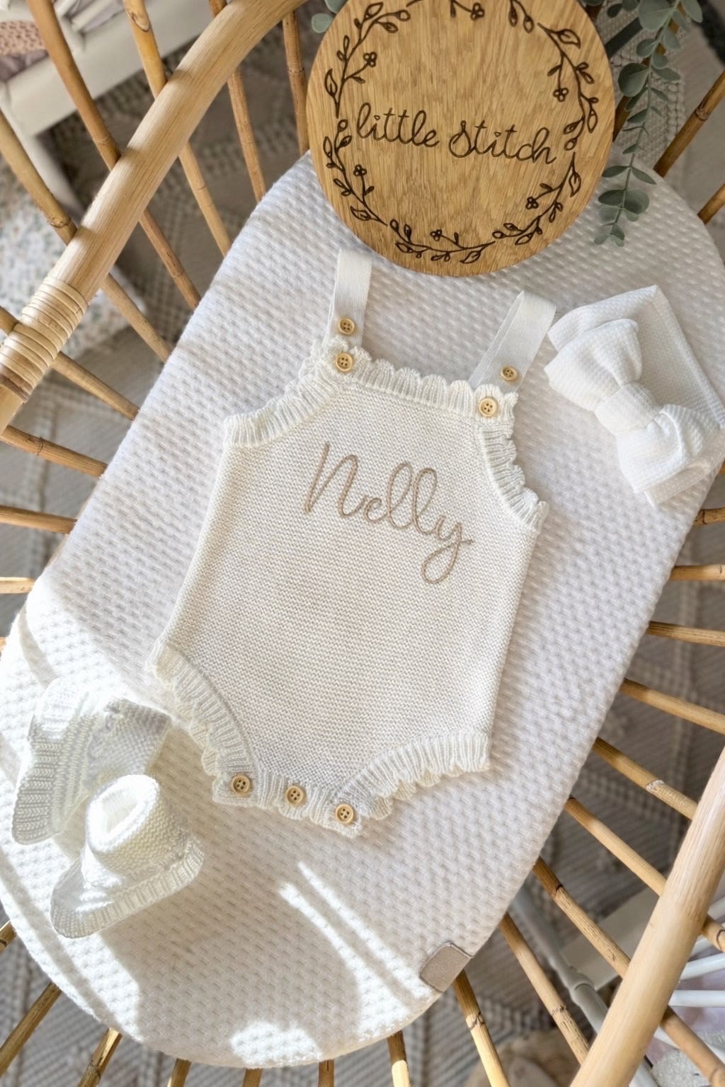 Plain name sleeveless scallop romper