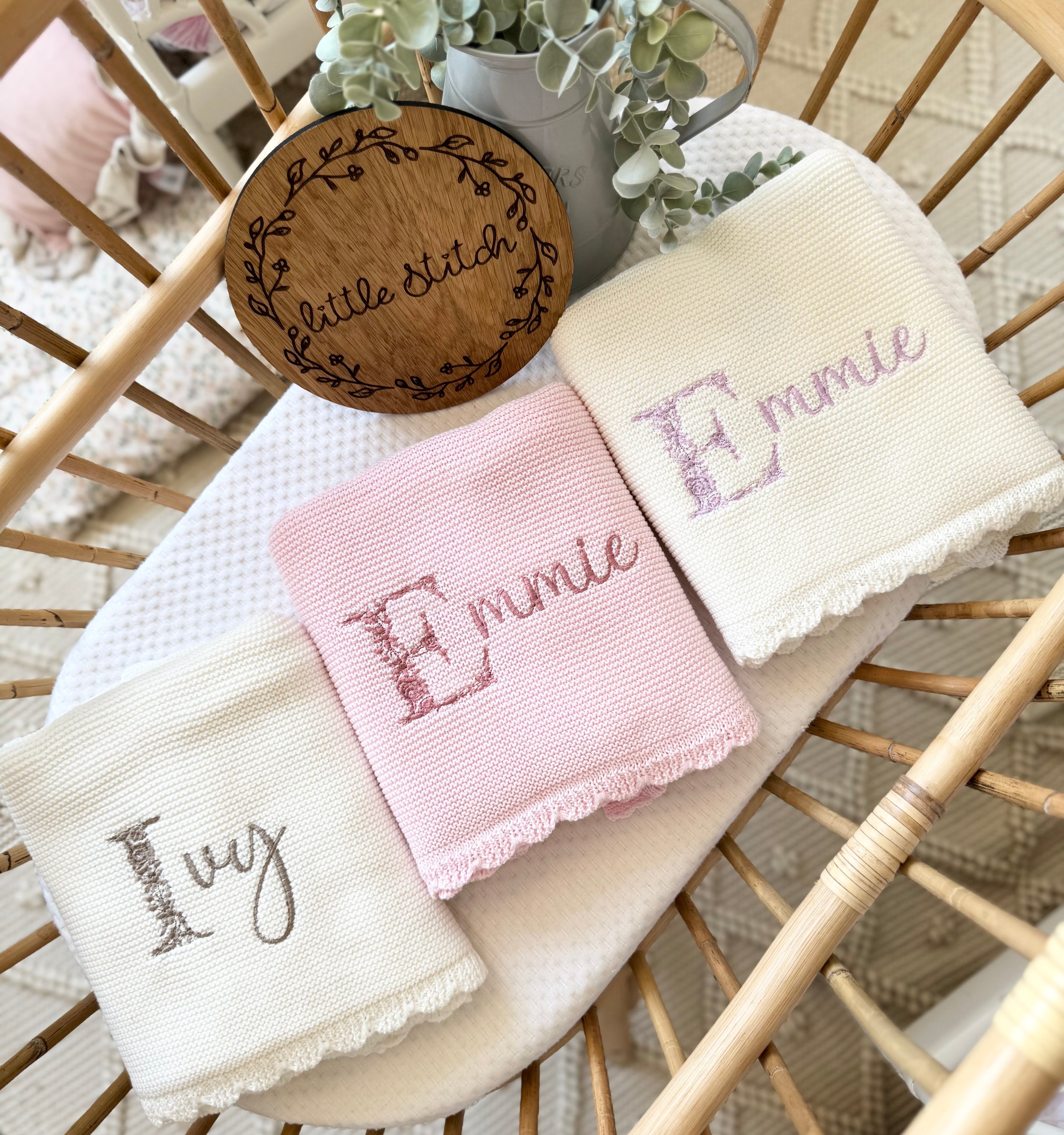 Small scallop edge blanket - floral first letter