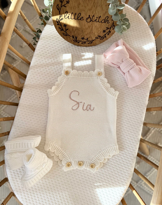 Plain name sleeveless scallop romper