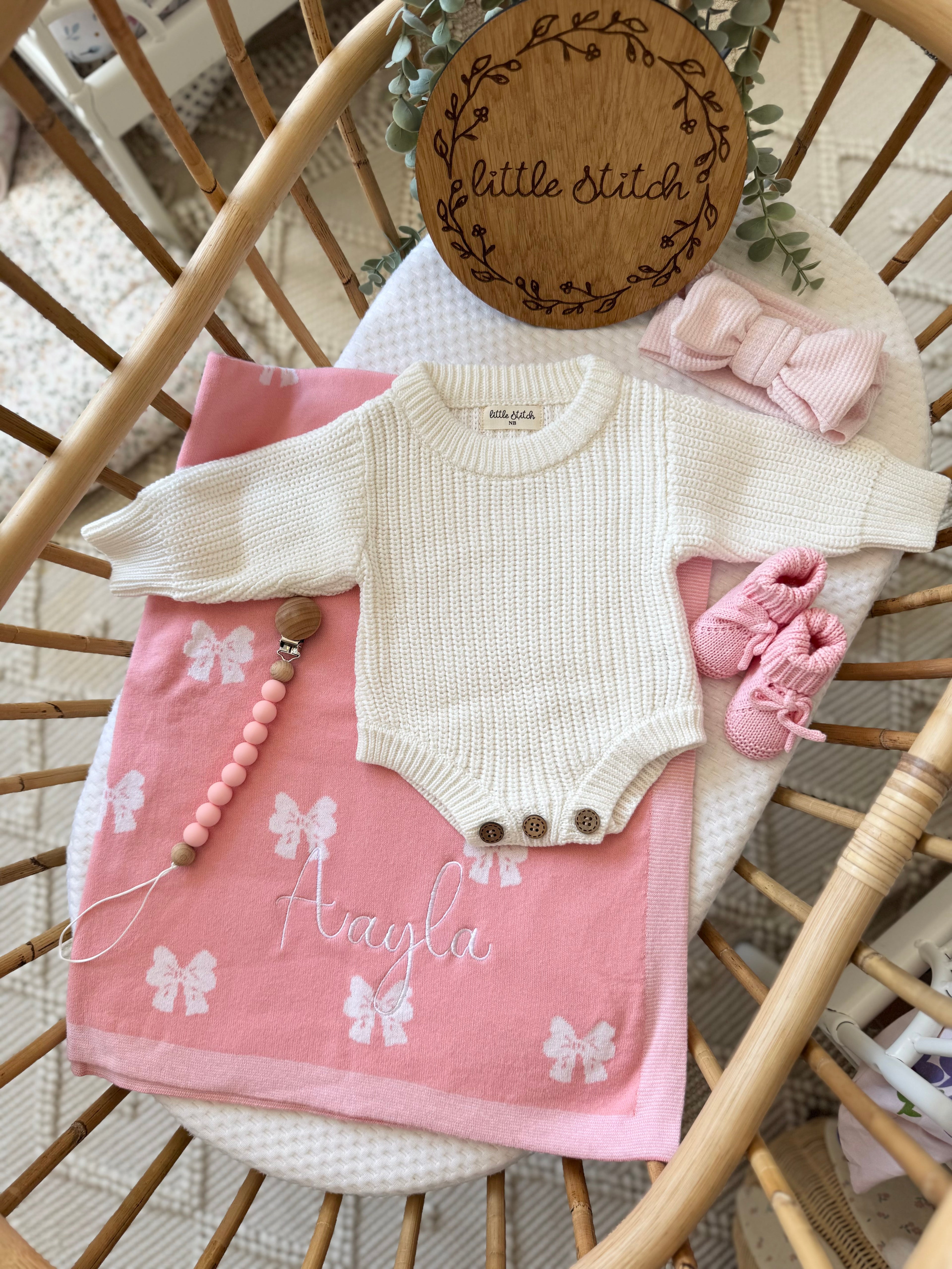 Bow patterned blanket