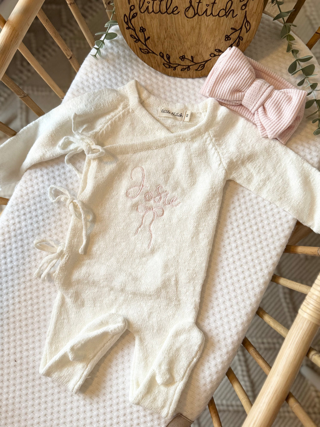 Name and bow design Babygrow