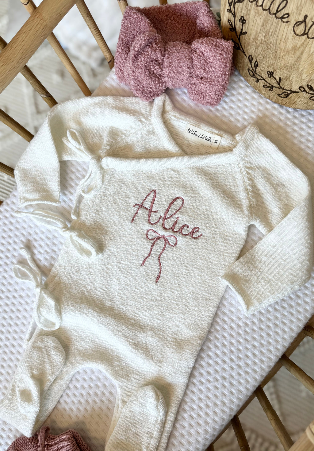 Name and bow design Babygrow