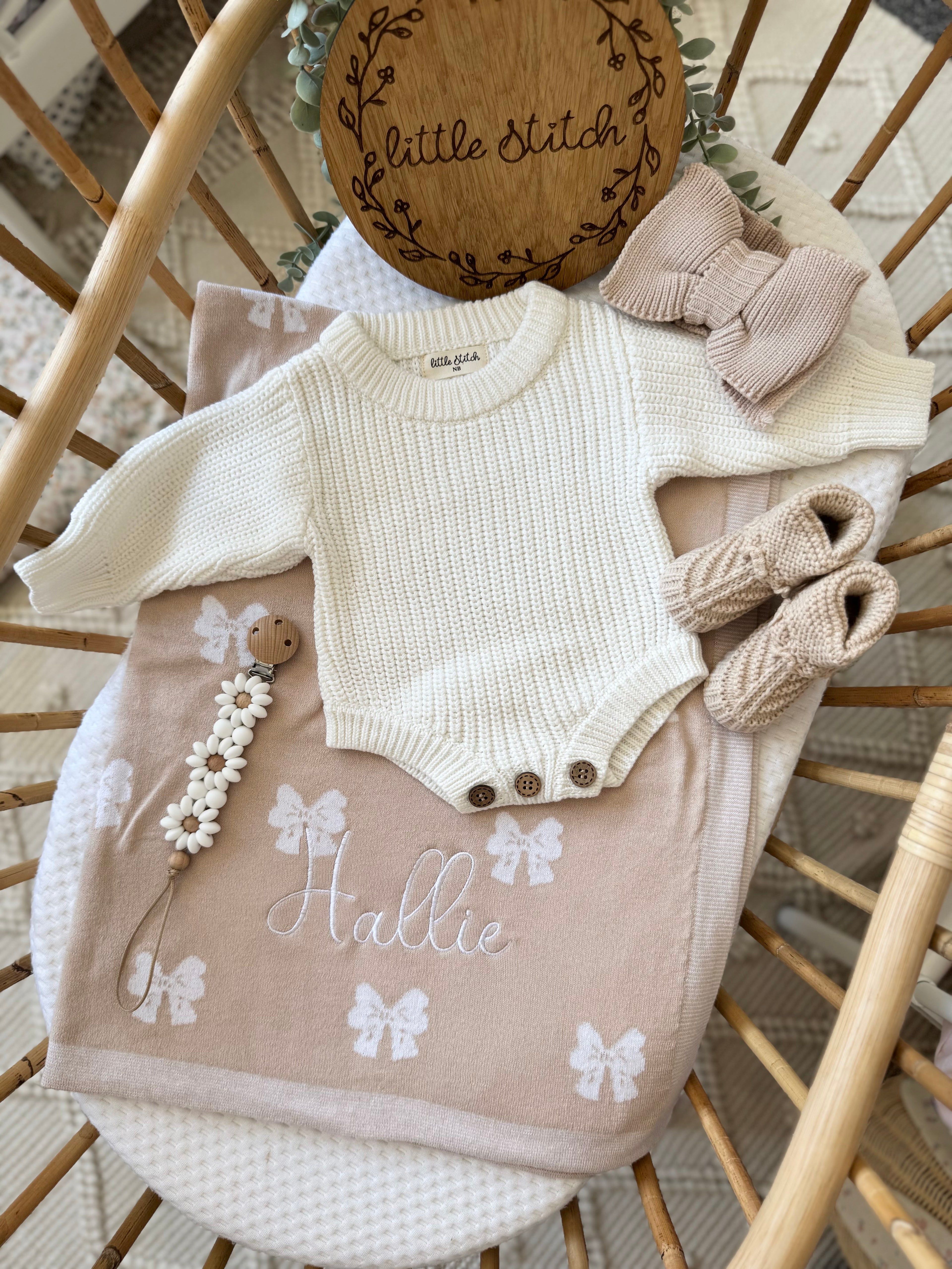 Bow patterned blanket